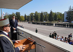 Имам Московской Соборной принял участие в принятии присяги кремлевскими курсантами