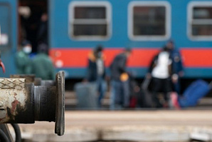 Тысячи мигрантов оказались за пределами России