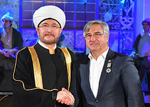 Поздравление Муфтия Шейха Равиля Гайнутдина заместителю премьер-министра РТ В.Шайхразиеву