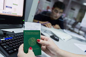Приток трудовых мигрантов в Россию сократился наполовину