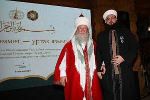 Талгат Таджутдин наградил Муфтия Камиля хазрата Орденом «Вера и честь»