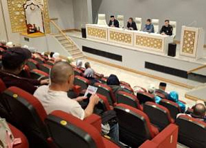 В Московской соборной мечети провели лекцию на тему телефонного мошенничества