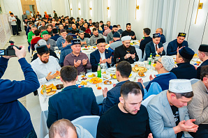 Муфтий Татарстана на ифтаре встретился с лаишевскими мусульманами