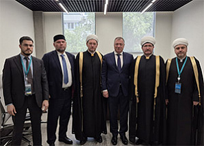Муфтий Гайнутдин обсудил с Маратом Хуснуллиным вопросы государственно-исламских отношений