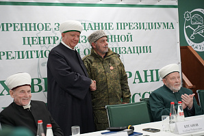 Глава ДСМР, муфтий Москвы Альбир хазрат Крганов вручил награды участникам СВО