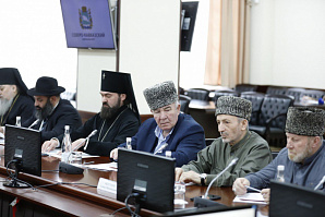 Полпред Президента России в СКФО Юрий Чайка встретился с представителями КЦМСК