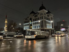 Прихожан Соборной мечети Саратова после таравих-намаза ждут автобусы