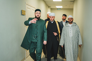 Муфтий познакомил шейха Мурейхи с учебным процессом в медресе «Мухаммадия»