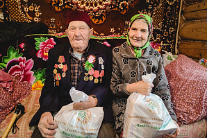 В мухтасибатах ДУМ РТ хазраты посещают ветеранов Победы с гостинцами