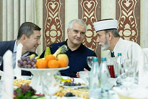 Глава Крыма провёл традиционный ифтар для мусульман
