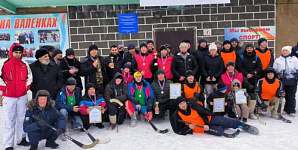 Кузбасские мусульмане сыграли в хоккей в валенках