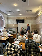 Медресе «аль-Фатиха» получило ценные пособия от муфтия шейха Равиля Гайнутдина