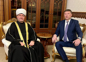 Поздравление Муфтия Шейха Равиля Гайнутдинова общественному деятелю Крыма Зауру Смирнову